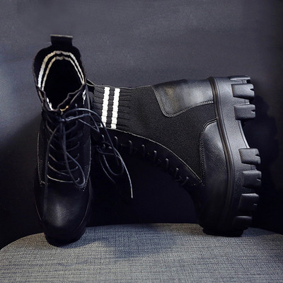 Γυναικείες χειμωνιάτικες μπότες από οικολογικό δέρμα με ψηλή σόλα μαύρο και άσπρο χρώμα