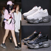 Női tornacipő puha béléssel, fekete-fehér színben