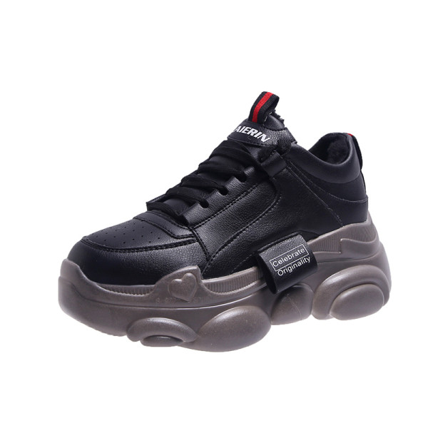 Női tornacipő puha béléssel, fekete-fehér színben