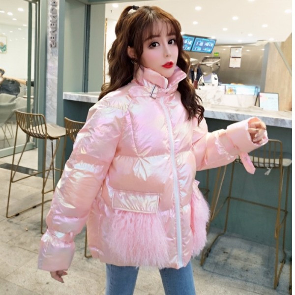 Női téli kabát cipzárral, zsebekkel