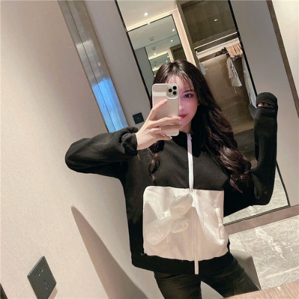 Női alkalmi pulóver fekete-fehér cipzárral