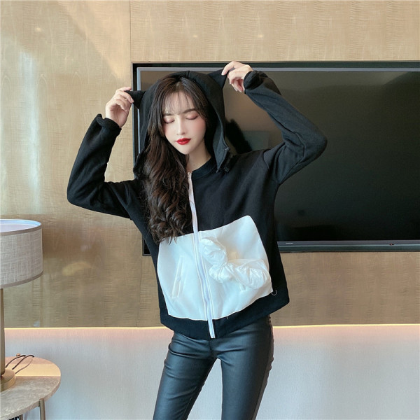 Női alkalmi pulóver fekete-fehér cipzárral