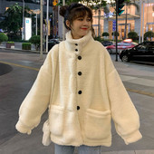 Дамско ежедневно палто в бял цвят с висока яка широк модел