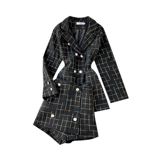 Нов модел дамски комплект от две части в черен и бял цвят