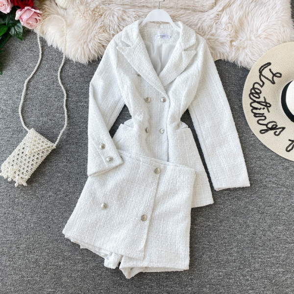 Нов модел дамски комплект от две части в черен и бял цвят