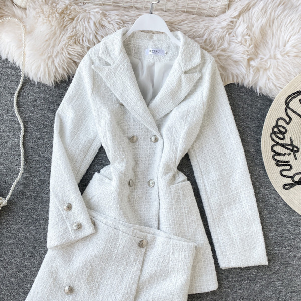 Нов модел дамски комплект от две части в черен и бял цвят