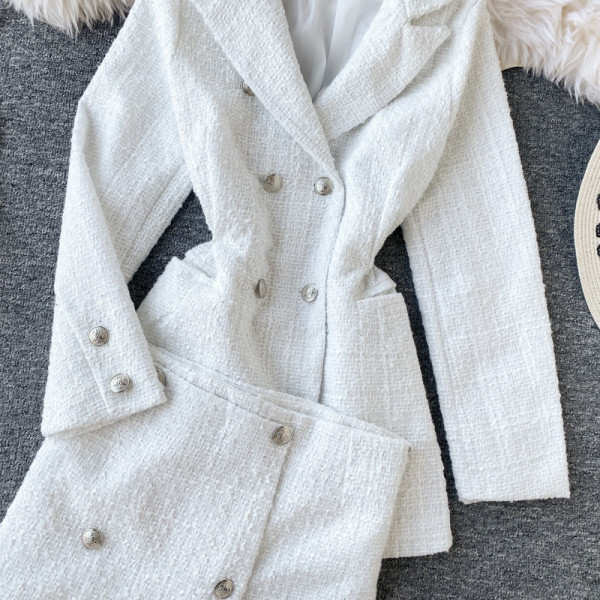 Нов модел дамски комплект от две части в черен и бял цвят