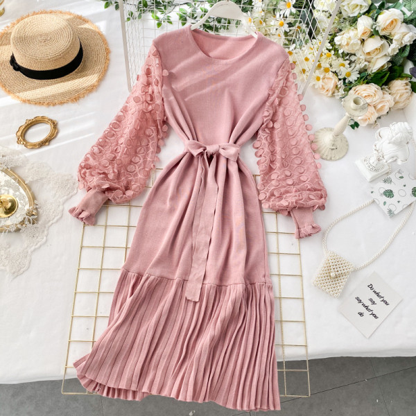 Modern női hosszú ruha széles ujjakkal és övvel rózsaszín, szürke és fekete színben