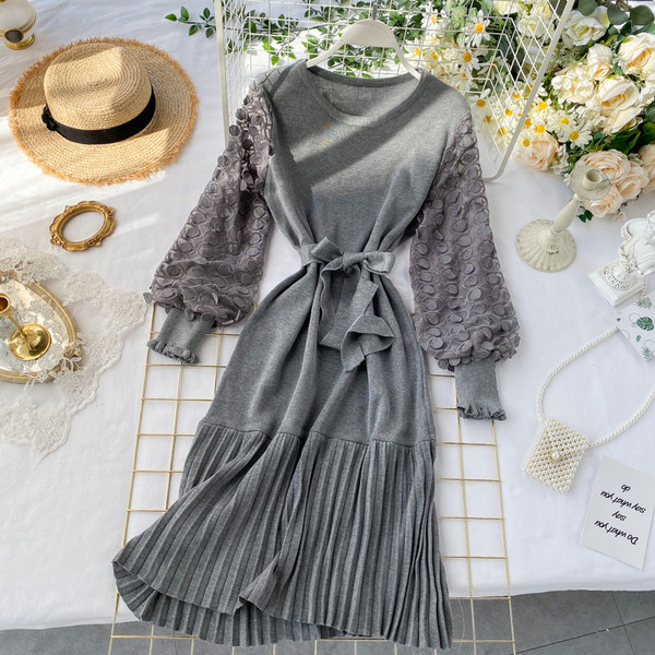 Modern női hosszú ruha széles ujjakkal és övvel rózsaszín, szürke és fekete színben