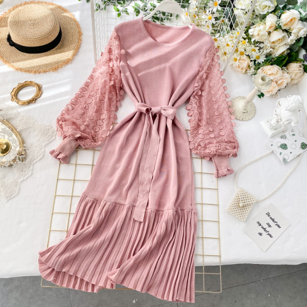 Modern női hosszú ruha széles ujjakkal és övvel rózsaszín, szürke és fekete színben