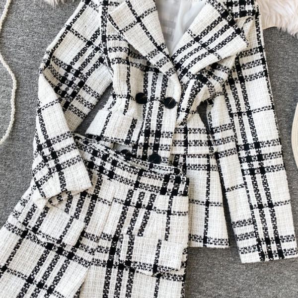 Κορυφαίο γυναικείο σετ σε μαύρο και άσπρο χρώμα