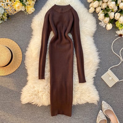 Alkalmi női ruha hosszú ujjal, alacsony gallérral