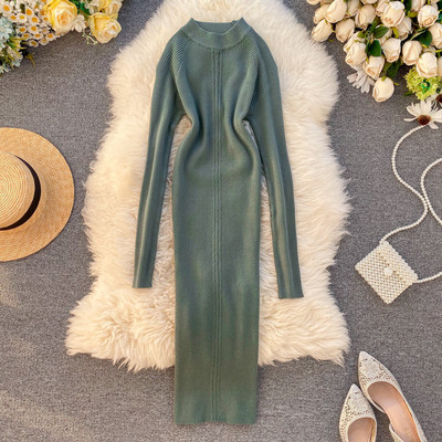 Alkalmi női ruha hosszú ujjal, alacsony gallérral