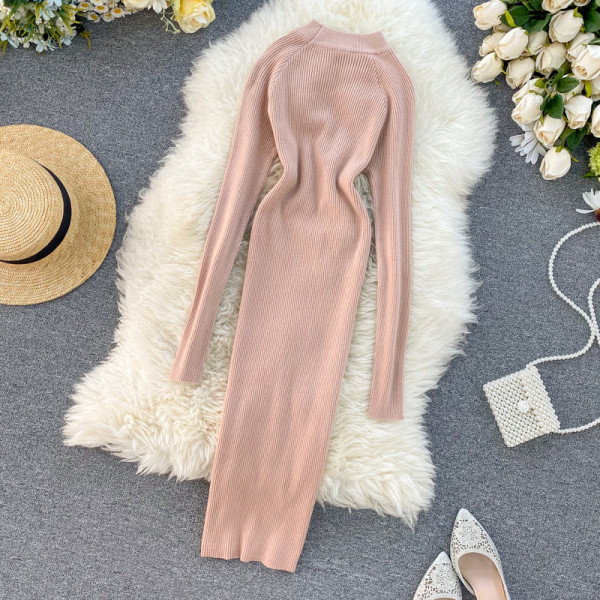 Alkalmi női ruha hosszú ujjal, alacsony gallérral