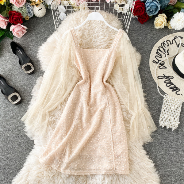 Modern női ruha tüll ujjakkal és gyöngyökkel bézs, fekete és barna színben