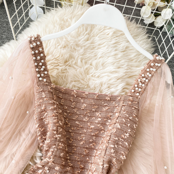 Modern női ruha tüll ujjakkal és gyöngyökkel bézs, fekete és barna színben