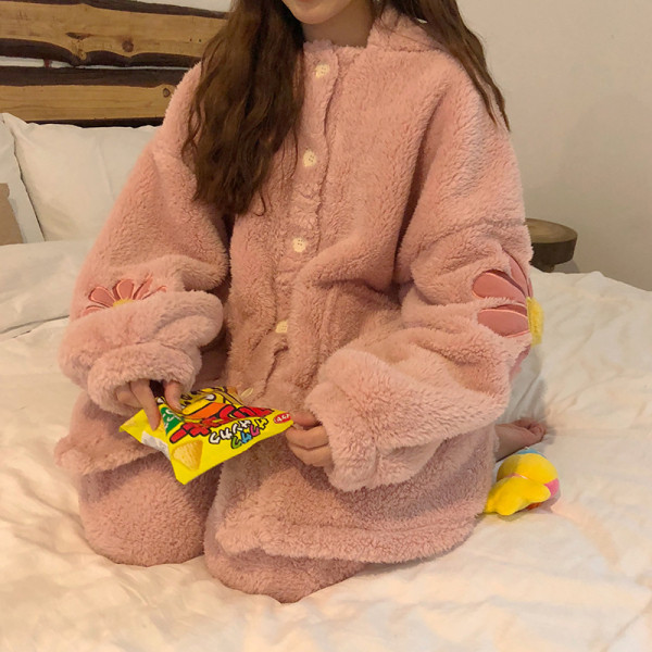 Rózsaszín női aktuális pizsama virágmotívumokkal