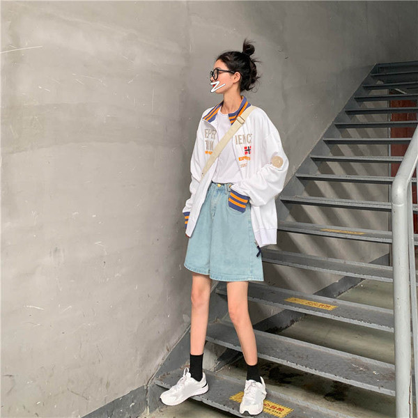 Γυναικείο καθημερινό φούτερ σε λευκό χρώμα με  γράμματα