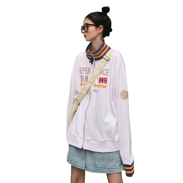 Γυναικείο καθημερινό φούτερ σε λευκό χρώμα με  γράμματα