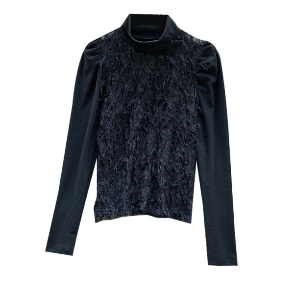 Κομψή γυναικεία μπλούζα με ψηλό κολάρο και φούντες σε μαύρο και άσπρο χρώμα