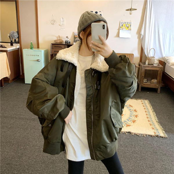 Дамско модерно яке в два цвята широк модел с висока яка