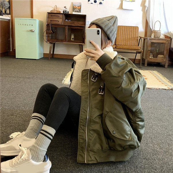 Дамско модерно яке в два цвята широк модел с висока яка