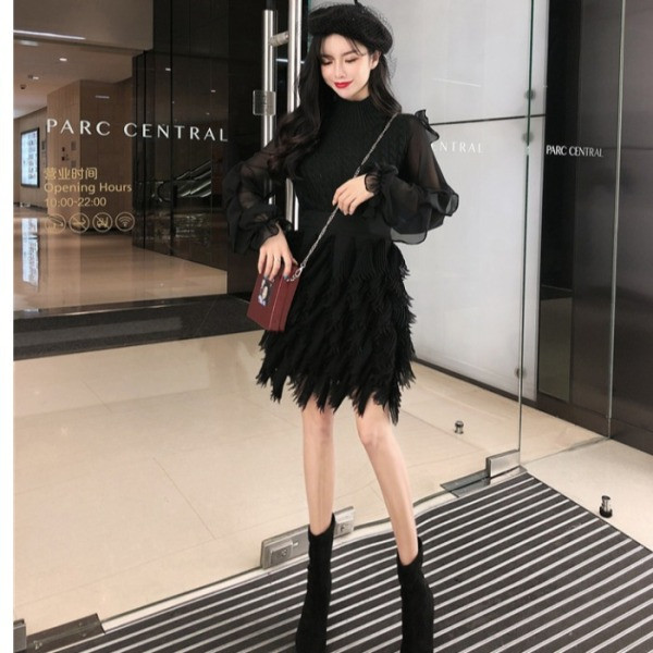 Μοντέρνο γυναικείο πουλόβερ με τούλι στα μανίκια με βολάν