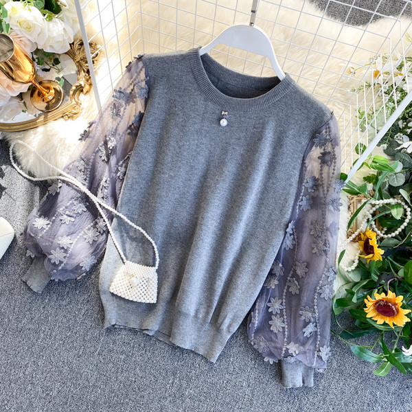 Μοντέρνο γυναικείο πουλόβερ με φαρδύ μανίκι με τρισδιάστατο στοιχείο λουλουδιών