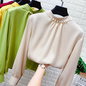 Modern női blúz alacsony gallérral, több színben gyöngyökkel