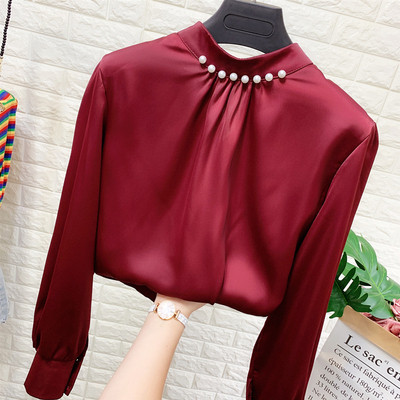 Modern női blúz alacsony gallérral, több színben gyöngyökkel