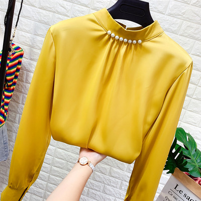 Modern női blúz alacsony gallérral, több színben gyöngyökkel