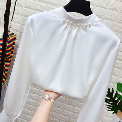 Modern női blúz alacsony gallérral, több színben gyöngyökkel