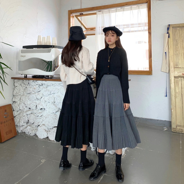 Fusta dama cu croiala casual in doua culori gri si negru