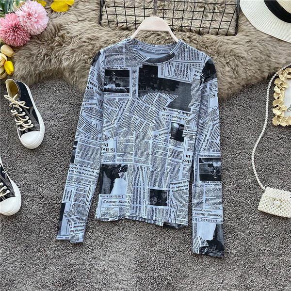 Modern női blúz ovális nyakkivágással és színes mintával négy színben