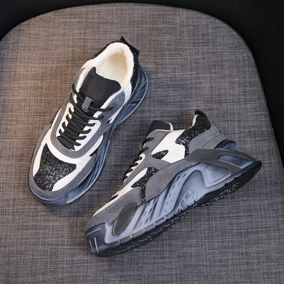 Női őszi tornacipő magas talppal, fényes hatással