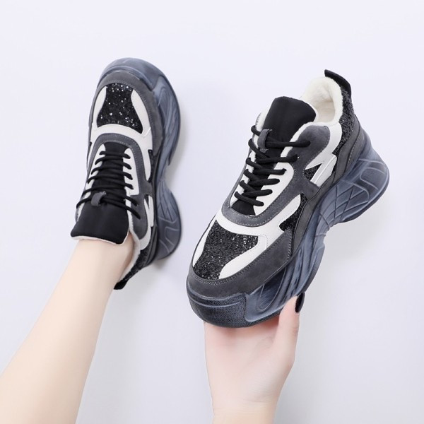 Női őszi tornacipő magas talppal, fényes hatással