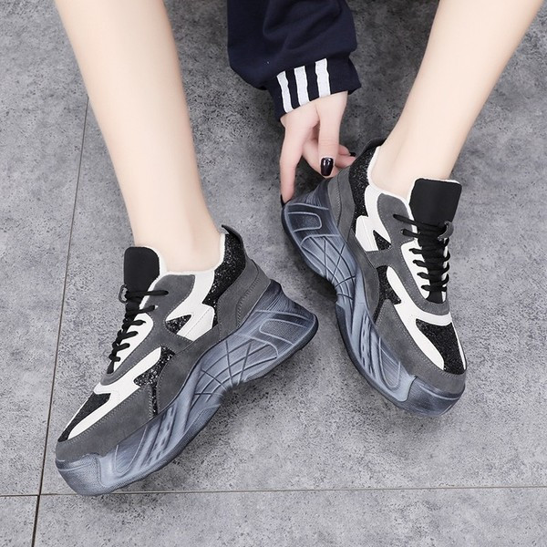 Női őszi tornacipő magas talppal, fényes hatással