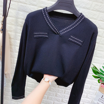 Γυναικείο πλεκτό πουλόβερ με μακρύ μανίκι και με λαιμόκοψη σε λευκό και μαύρο χρώμα