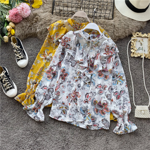 Μοντέρνα γυναικεία μπλούζα με  τύπωμα λουλούδια  και μακριά μανίκια σε ροζ, λευκό και κίτρινο χρώμα