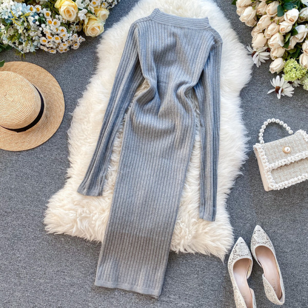 Modern női ruha vékony kötésből, kerek nyakkivágással