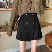 Κομψή γυναικεία σύντομη φούστα σε μαύρο και λευκό χρώμα