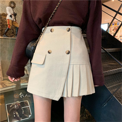 Κομψή γυναικεία σύντομη φούστα σε μαύρο και λευκό χρώμα