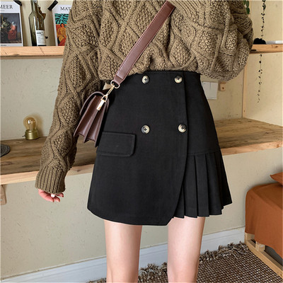 Κομψή γυναικεία σύντομη φούστα σε μαύρο και λευκό χρώμα