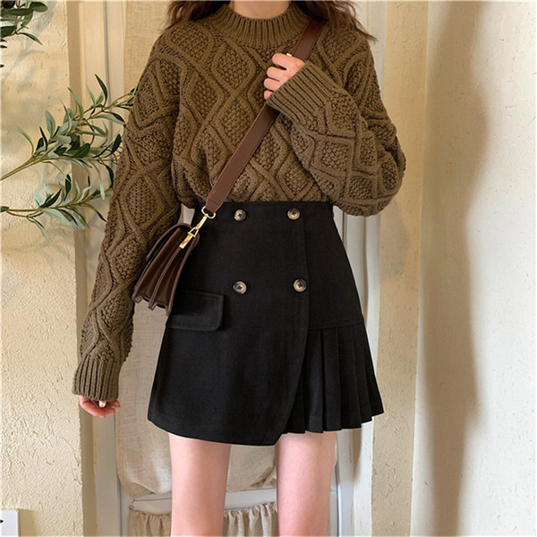 Κομψή γυναικεία σύντομη φούστα σε μαύρο και λευκό χρώμα 