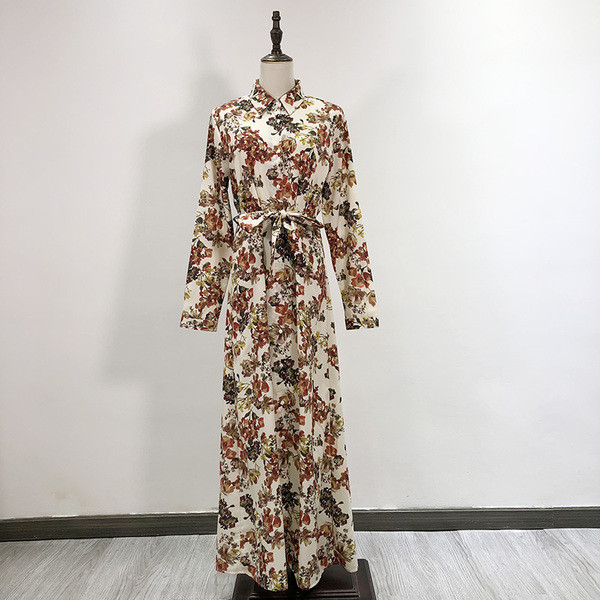 Μακρύ γυναικείο φόρεμα με μοτίβο λουλούδια και ζώνη