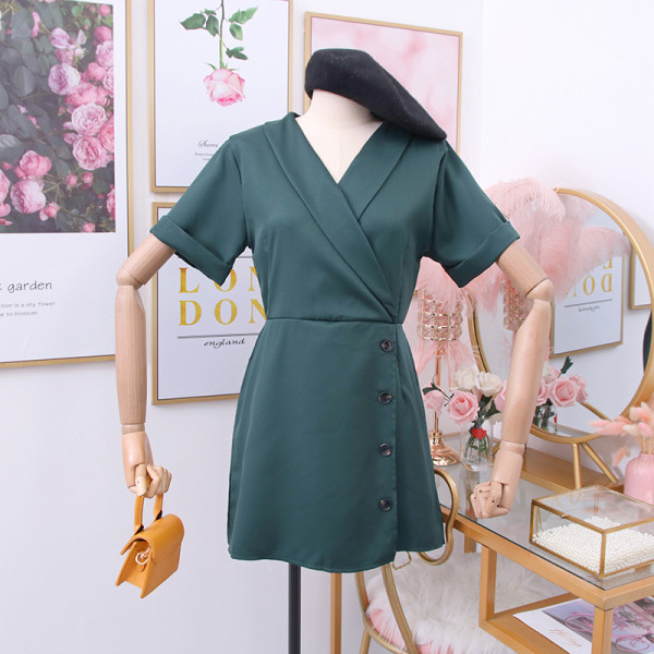 Γυναικεία κοντύ ολόσωμη φόρμα με λαιμόκοψη και κουμπιά σε πράσινο, μπορντό, μαύρο και κίτρινο χρώμα