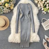 Alkalmi női ruha gombokkal és kerek nyakkivágással