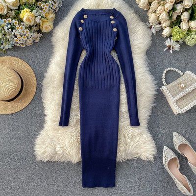 Alkalmi női ruha gombokkal és kerek nyakkivágással