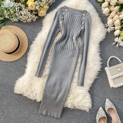 Alkalmi női ruha gombokkal és kerek nyakkivágással