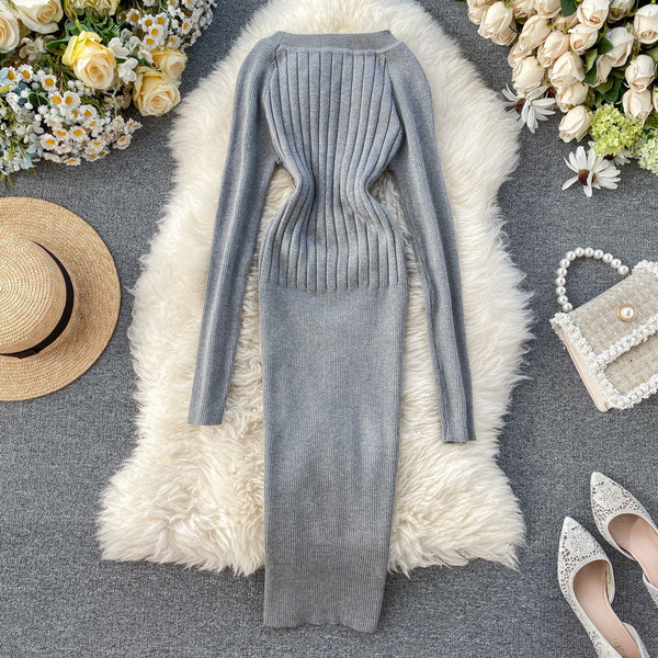 Alkalmi női ruha gombokkal és kerek nyakkivágással